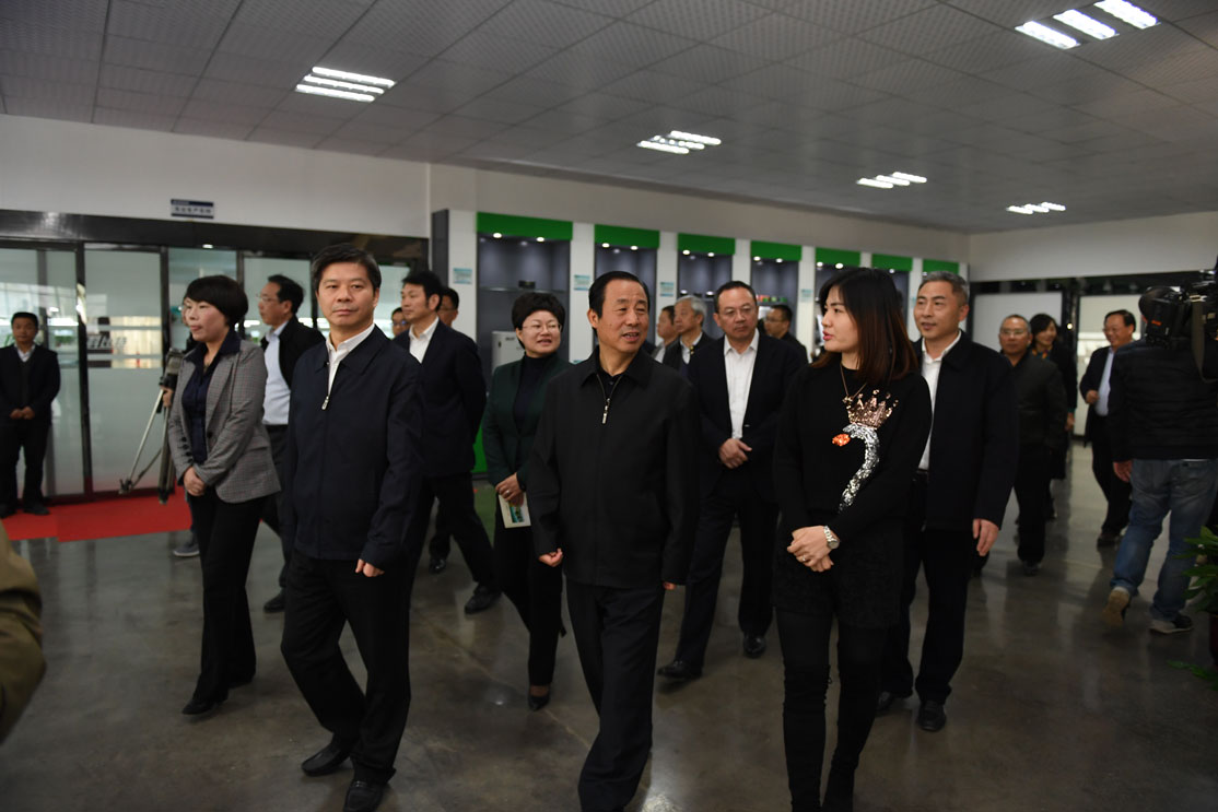 湖南省委副书记、省长许达哲调研亚新注册