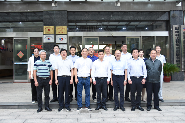 湖北省人大农委主任冯仲凯一行莅临亚新注册调研指导